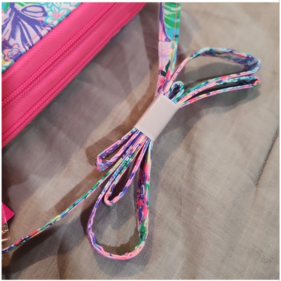 Disney X Lilly Pulitzer Crossbody Purse NWT - Picture 9 of 9